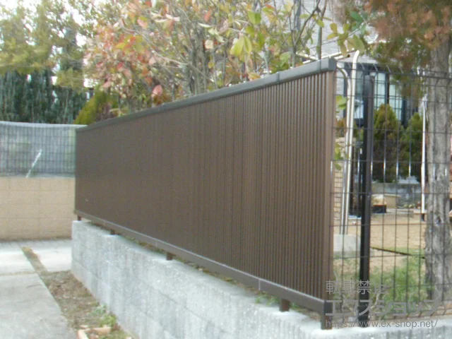 YKKAPのフェンス・柵 エクスラインフェンス2型 2段支柱 施工例