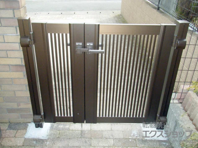 YKKAPの門扉 エクスライン門扉2型 両開き　門柱使用 施工例