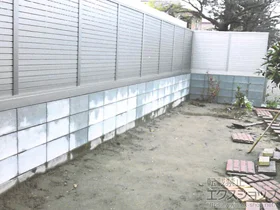 LIXIL リクシル(TOEX)のフェンス・柵 プレスタフェンス 5型 横目隠し フリーポールタイプ 施工例