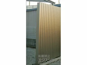 YKKAPのフェンス・柵 リレーリア フェンス4N型 たて板格子 間仕切り柱タイプ 関東間 施工例