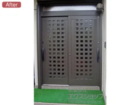 LIXIL リクシル(トステム)の玄関ドア リシェント玄関引戸 PG仕様2枚建戸ランマ付14型(井桁格子) 施工例