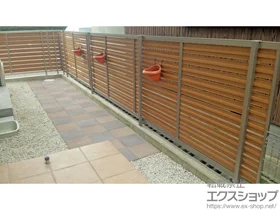 LIXIL リクシル(新日軽)のフェンス・柵 セレビューフェンス RP3型[太横パネル] フリーポール 施工例