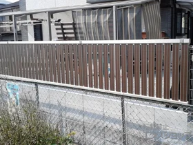 YKKAPのフェンス・柵 ルシアスフェンスF03型 たて半目隠し 自由柱施工 施工例