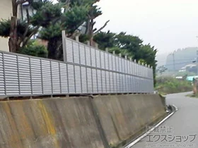 LIXIL リクシル(TOEX)のフェンス・柵 プレスタフェンス8型 多段柱仕様(2段) 施工例