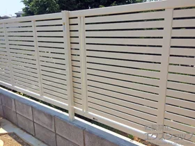 YKKAPのフェンス・柵 エクスラインフェンス5型 自由柱 施工例