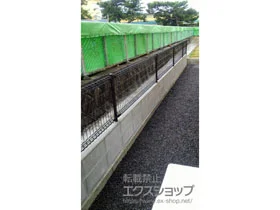 積水樹脂(セキスイ)のフェンス・柵 メッシュフェンス M0 固定柱 施工例