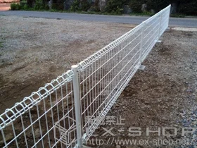 LIXIL リクシル(TOEX)のフェンス・柵 ハイグリッドフェンスN1型 間仕切りタイプ 施工例