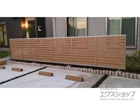 LIXIL リクシル(新日軽)のフェンス・柵 セレビューフェンス RP3型〈太横パネル〉フリーポールタイプ 施工例