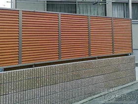三協アルミのフェンス シャトレナM3型 フリー支柱タイプ 施工例
