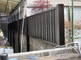 三協アルミのフェンス・柵 ニューアイシャノン 3型 多段支柱 間仕切り支柱タイプ 施工例