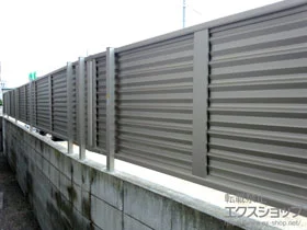 YKKAPのフェンス・柵 レスティナフェンス5型 自由柱 施工例