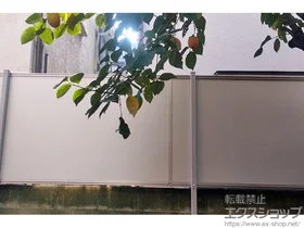 積水樹脂(セキスイ)のフェンス・柵 めかくし塀P型 自由柱施工 ＜上段のみパネル取付仕様＞ 施工例