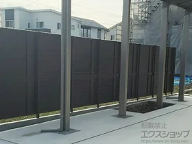 YKKAPのフェンス・柵 レスティナフェンス5型 目隠しルーバー 2段支柱 施工例