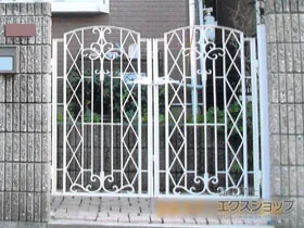 YKKAPの門扉 ラヴェール門扉3型 両開き　門柱使用 施工例