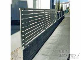 YKKAPのフェンス・柵 エクスラインフェンス23型 横半目隠し 自由柱施工 施工例