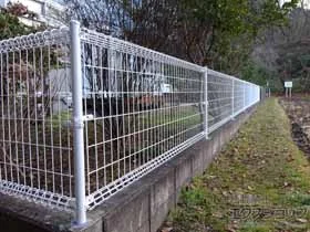 積水樹脂(セキスイ)のフェンス・柵 メッシュフェンスM0 間仕切柱 施工例