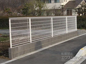 YKKAPのフェンス・柵 イーネットフェンス 2F型 自由柱施工 施工例