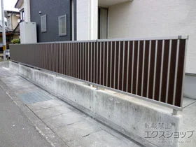 YKKAPのフェンス・柵 ルシアスフェンスF01型 たて目隠し 自由柱 施工例