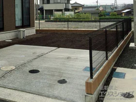 積水樹脂(セキスイ)のフェンス・柵 メッシュフェンス G10-R 自由柱方式 施工例