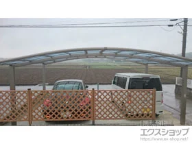 LIXIL(リクシル)のカーポート ネスカR (ラウンドスタイル) ワイド 積雪〜20cm対応＋屋根材ホルダー 57型用 4セット分×1 施工例
