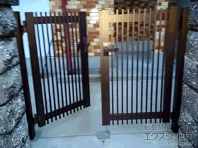 YKKAPの門扉 レスティン門扉 11型 両開き 門柱使用 施工例