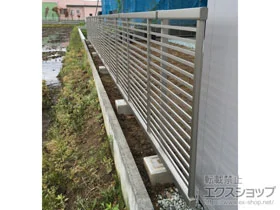YKKAPのフェンス・柵 エクスラインフェンス12型 自由柱 施工例