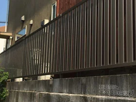 LIXIL リクシル(TOEX)のフェンス・柵 ハイミレーヌR4型フェンス フリーポールタイプ 施工例