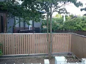 YKKAPのフェンス・柵 ルシアスフェンスF03型 たて半目隠し 自由柱 施工例