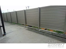 YKKAPのフェンス・柵 レスティナフェンス5型 目隠しルーバー 自由柱施工 施工例