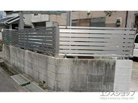 YKKAPのフェンス・柵 エクスラインフェンス23型 横半目隠し 自由柱タイプ 施工例