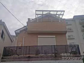 LIXIL リクシル(トステム)のバルコニー屋根 パワーアルファ F型 屋根タイプ 単体 積雪〜30cm対応＋吊下げ物干し 標準 ワイド 2本入り 施工例
