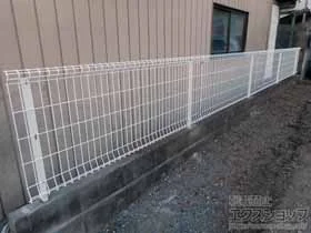YKKAPのフェンス・柵 イーネットフェンス2F型 自由柱施工 施工例