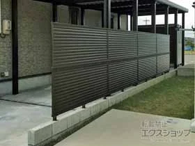 YKKAPのフェンス・柵 レスティナフェンス5型 2段支柱 施工例
