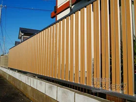 YKKAPのフェンス・柵 イーネットフェンス 2F型 自由柱 施工例