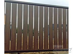 三協アルミのフェンス・柵 シャトレナ M2型 フリー支柱 施工例