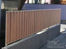 LIXIL リクシル(TOEX)のフェンス・柵 ジオーナフェンス TS型 マテリアルカラー フリーポールタイプ 施工例