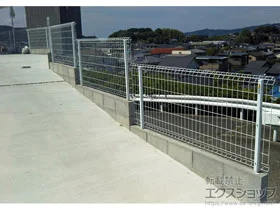 YKKAPのフェンス・柵 イーネットフェンス1F型 自由柱＜水平地＞ 施工例