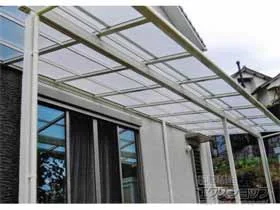 LIXIL(リクシル)のテラス屋根 スピーネ F型 テラスタイプ 連棟 積雪〜20cm対応 施工例