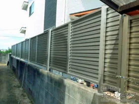 YKKAPのフェンス シンプレオフェンス5型 横目隠し 自由柱施工 施工例