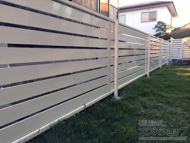 YKKAPのフェンス・柵 シンプレオフェンスSY1型 横スリット 自由柱 施工例