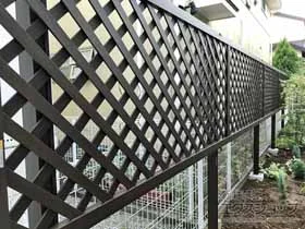 YKKAPのフェンス・柵 スタンダードフェンス2型 自由柱 2段支柱（パネル1段） 施工例
