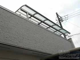 YKKAPのバルコニー屋根 ヴェクターテラス R型 屋根タイプ 単体 積雪〜20cm対応＋ヴェクターテラス 吊り下げ式物干し 標準 2本入り 施工例