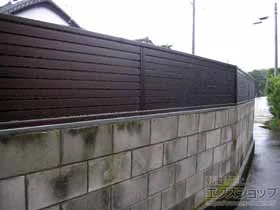 YKKAPのフェンス・柵 シンプレオフェンス5型 横目隠し 自由柱施工 施工例