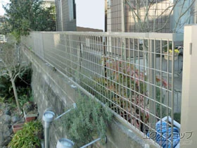 四国化成のフェンス・柵 クレディフェンス 5B型 自由支柱 施工例