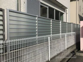 LIXIL(リクシル)のフェンス・柵 サニーブリーズフェンスS型 間仕切りタイプ 施工例