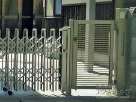 LIXIL リクシル(TOEX)の門扉 プレスタ門扉 1型 細横桟 片開き 柱使用 施工例