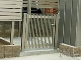 YKKAPの門扉 シンプレオ門扉T1型 縦格子 片開き 門柱使用 施工例