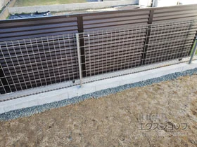 LIXIL(リクシル)のフェンス・柵 ハイグリッドフェンスUF8型 自由柱施工 施工例