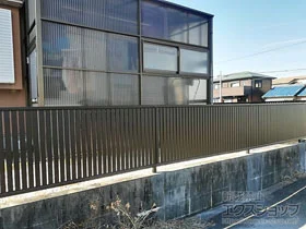 YKKAPのフェンス・柵 シンプレオフェンス4型 たて太格子 自由柱施工 施工例