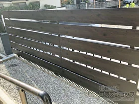 三協アルミのフェンス・柵 フレイナY3型 木調タイプ フリー支柱 施工例
